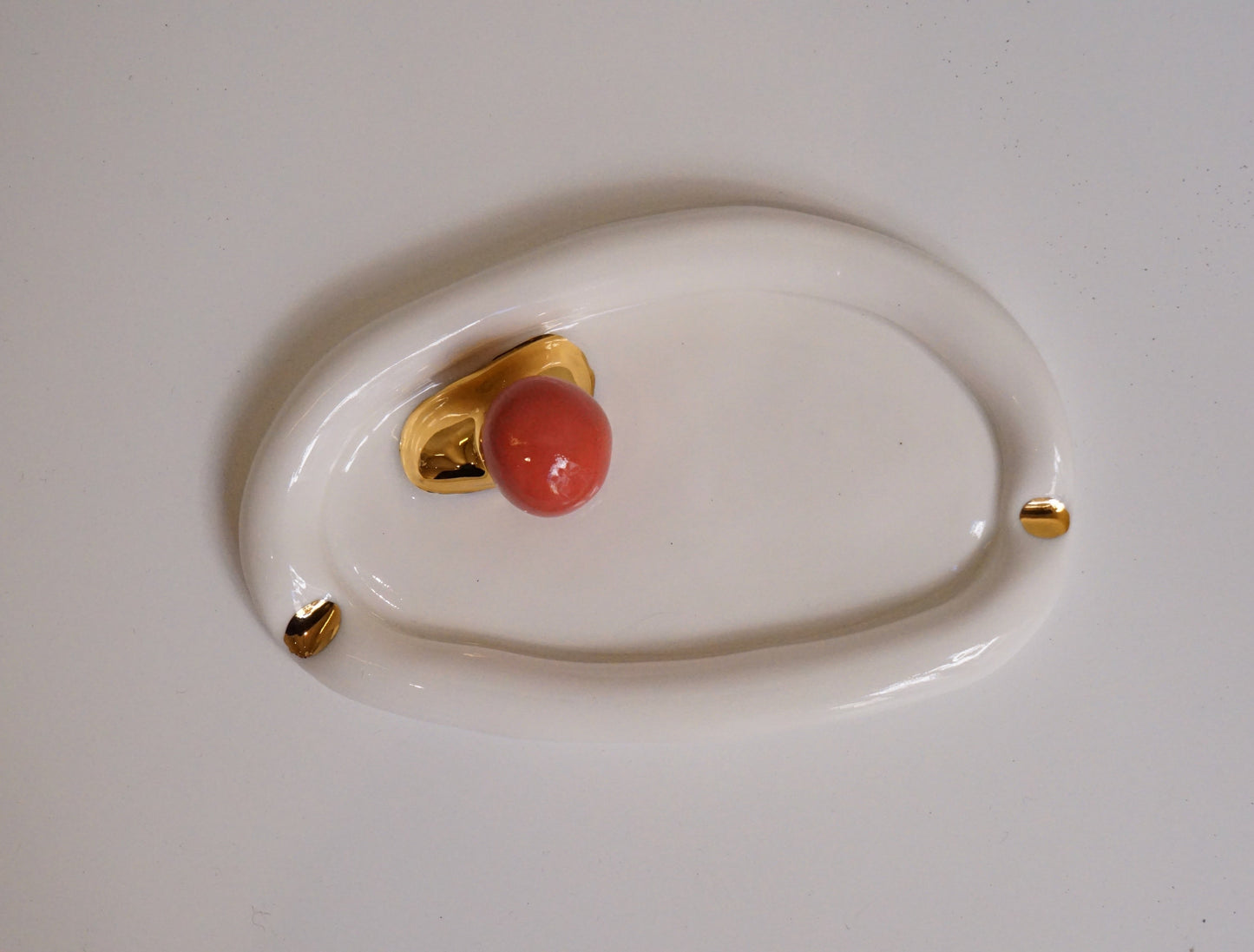 Lips Ashtray with BubbleGum in White Porcelain by Hania Jneid