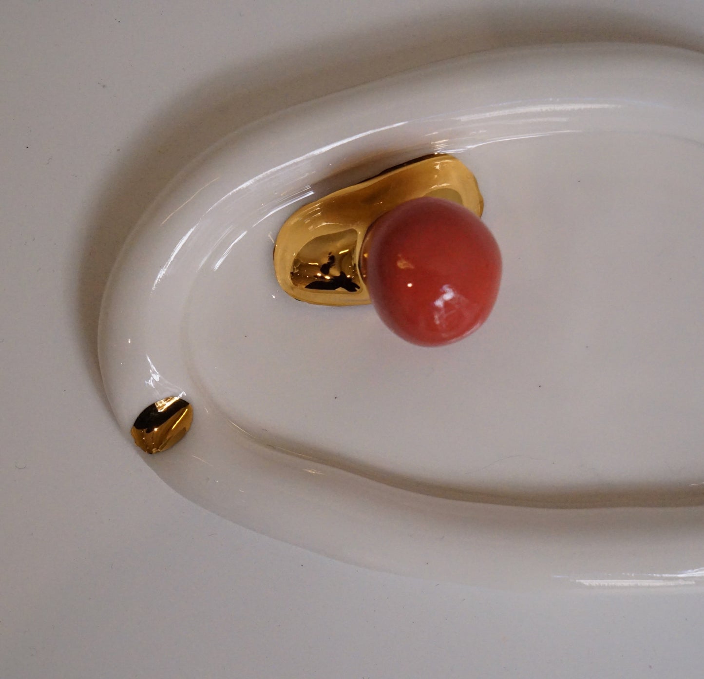 Lips Ashtray with BubbleGum in White Porcelain by Hania Jneid
