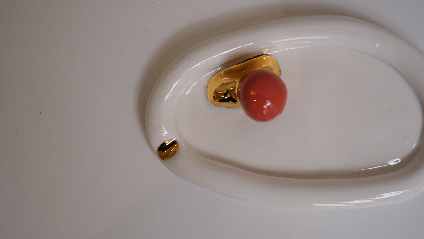 BubbleGum Me Ashtray in White Porcelain by Hania Jneid