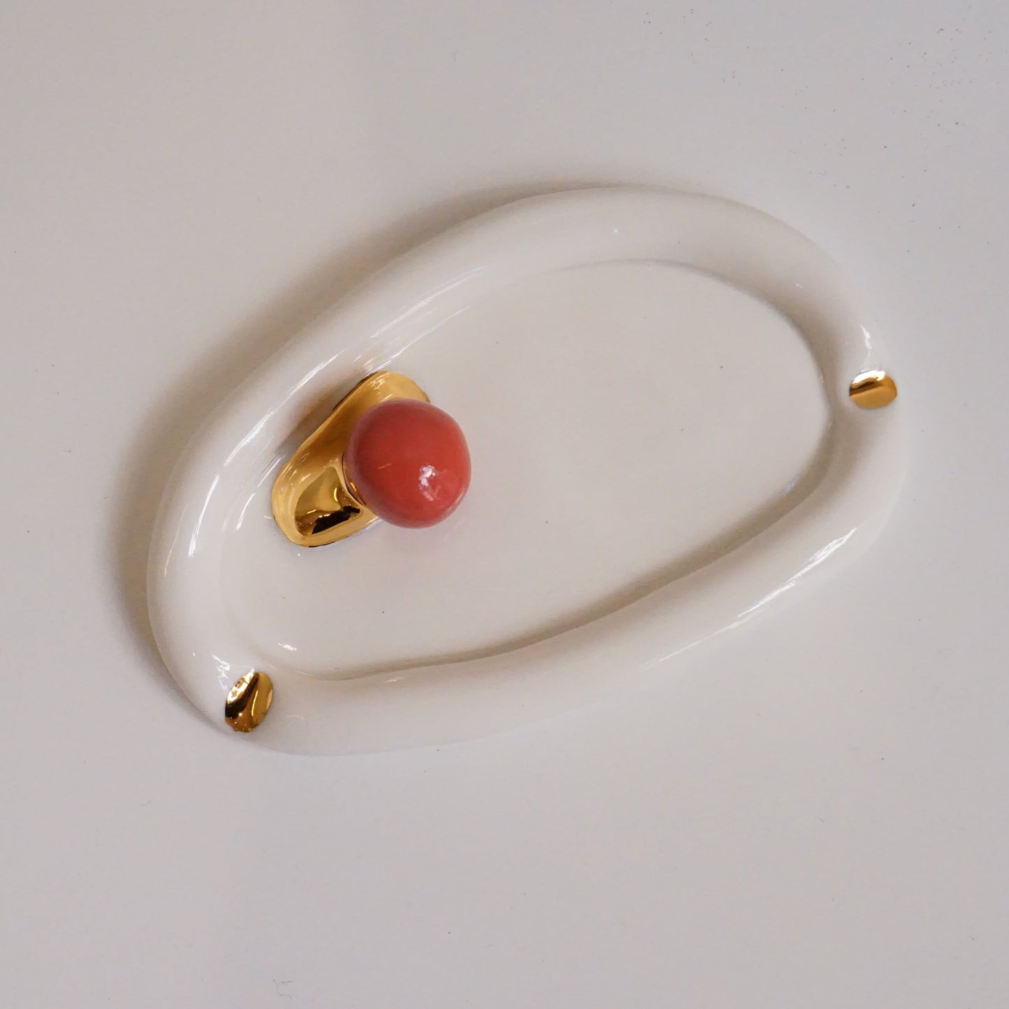 Lips Ashtray with BubbleGum in White Porcelain by Hania Jneid