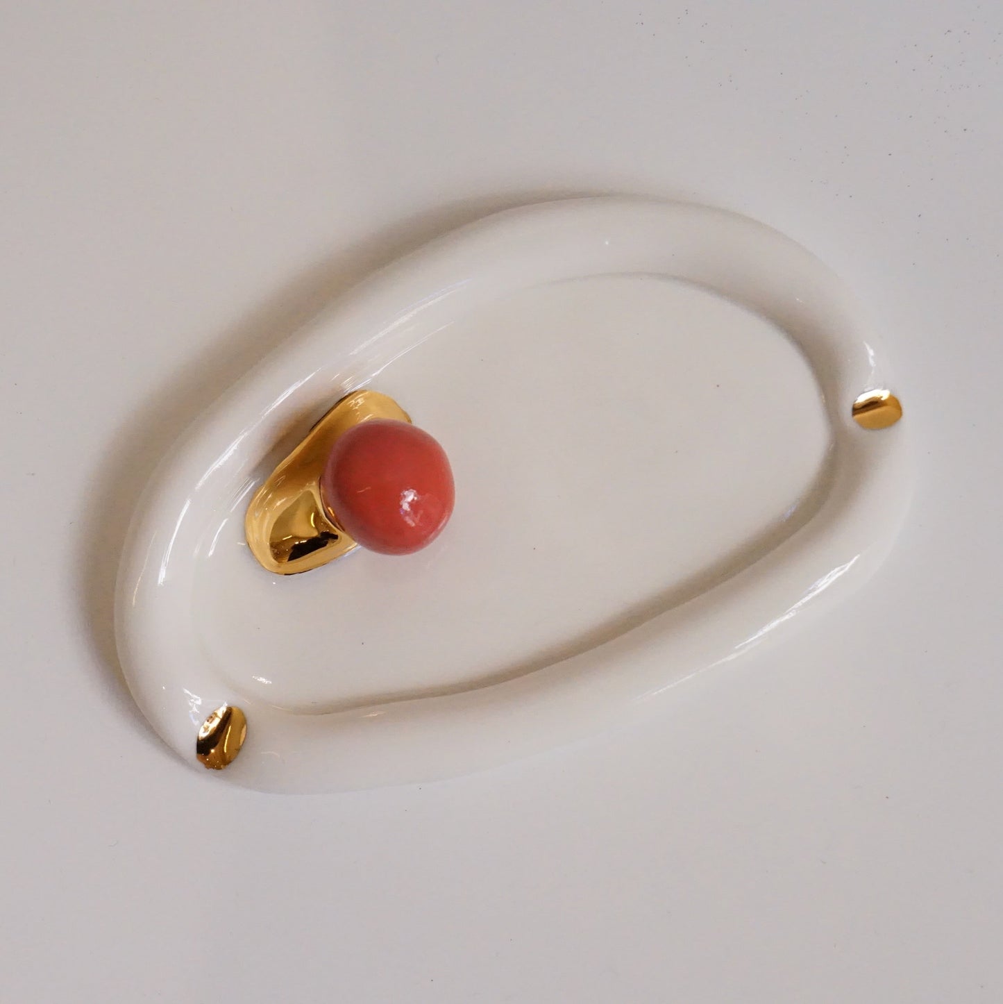 Lips Ashtray with BubbleGum in White Porcelain by Hania Jneid