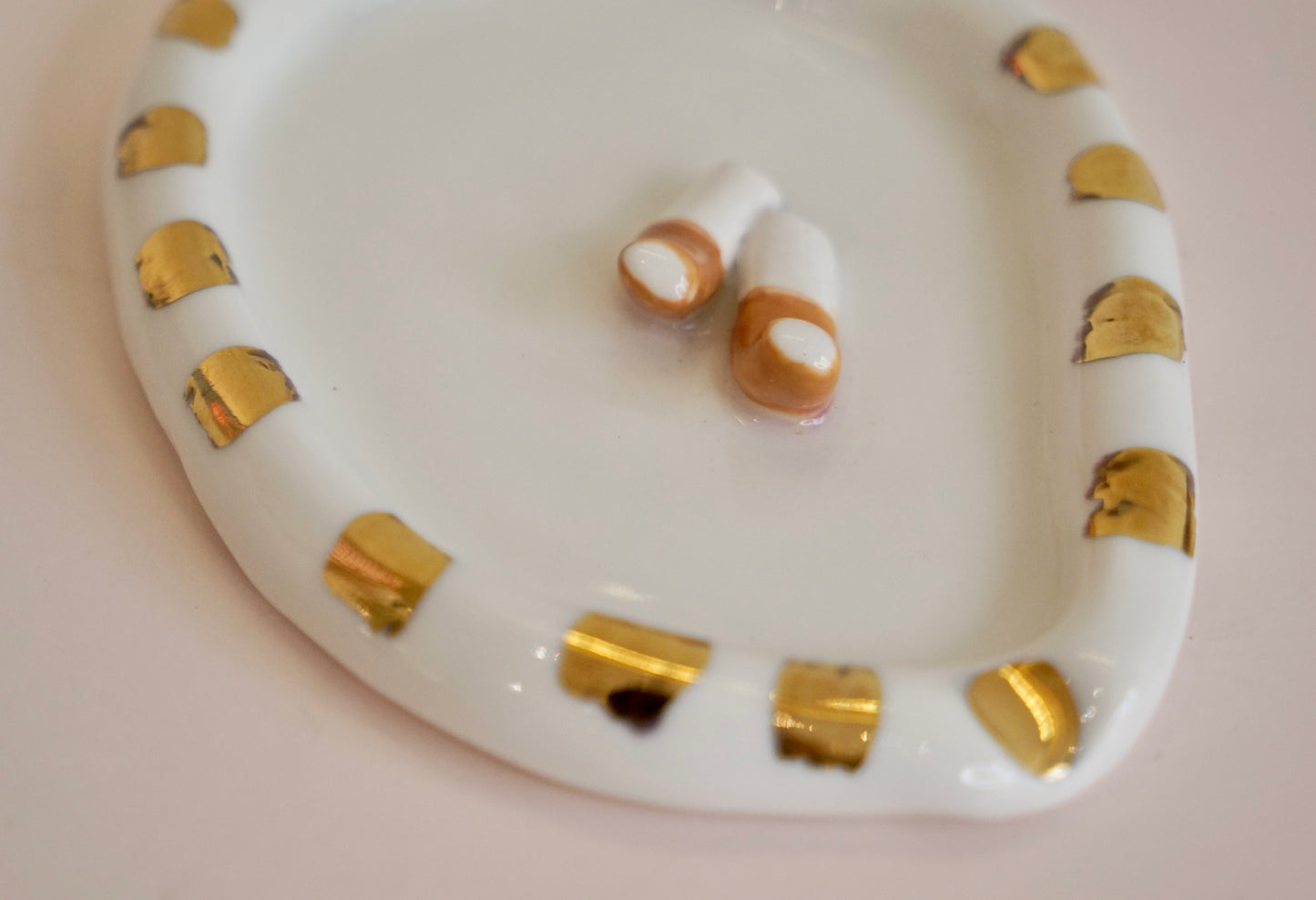 White Porcelain Ashtray with Cigarettes by Hania Jneid