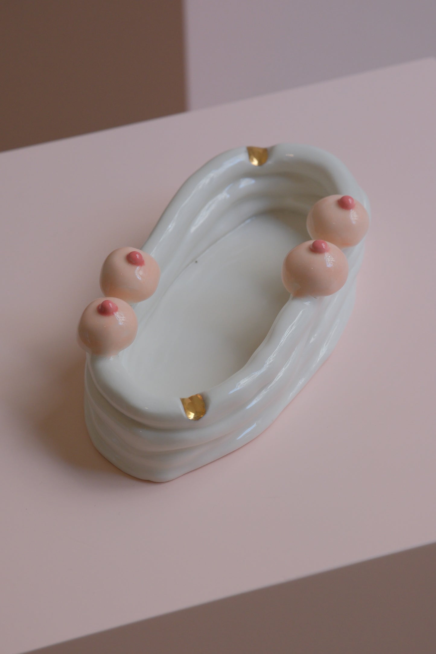 HOT! Ashtray in White Porcelain
