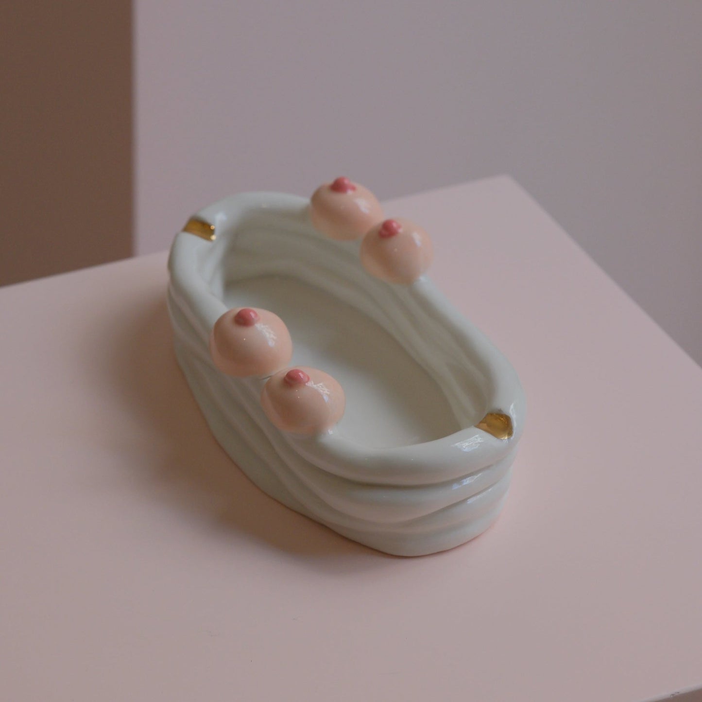 HOT! Ashtray in White Porcelain