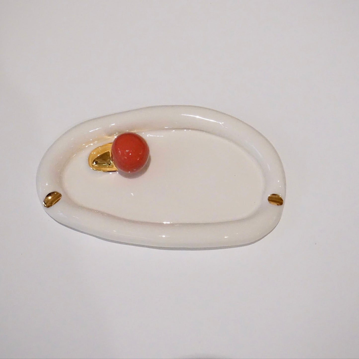 Lips Ashtray with BubbleGum in White Porcelain by Hania Jneid