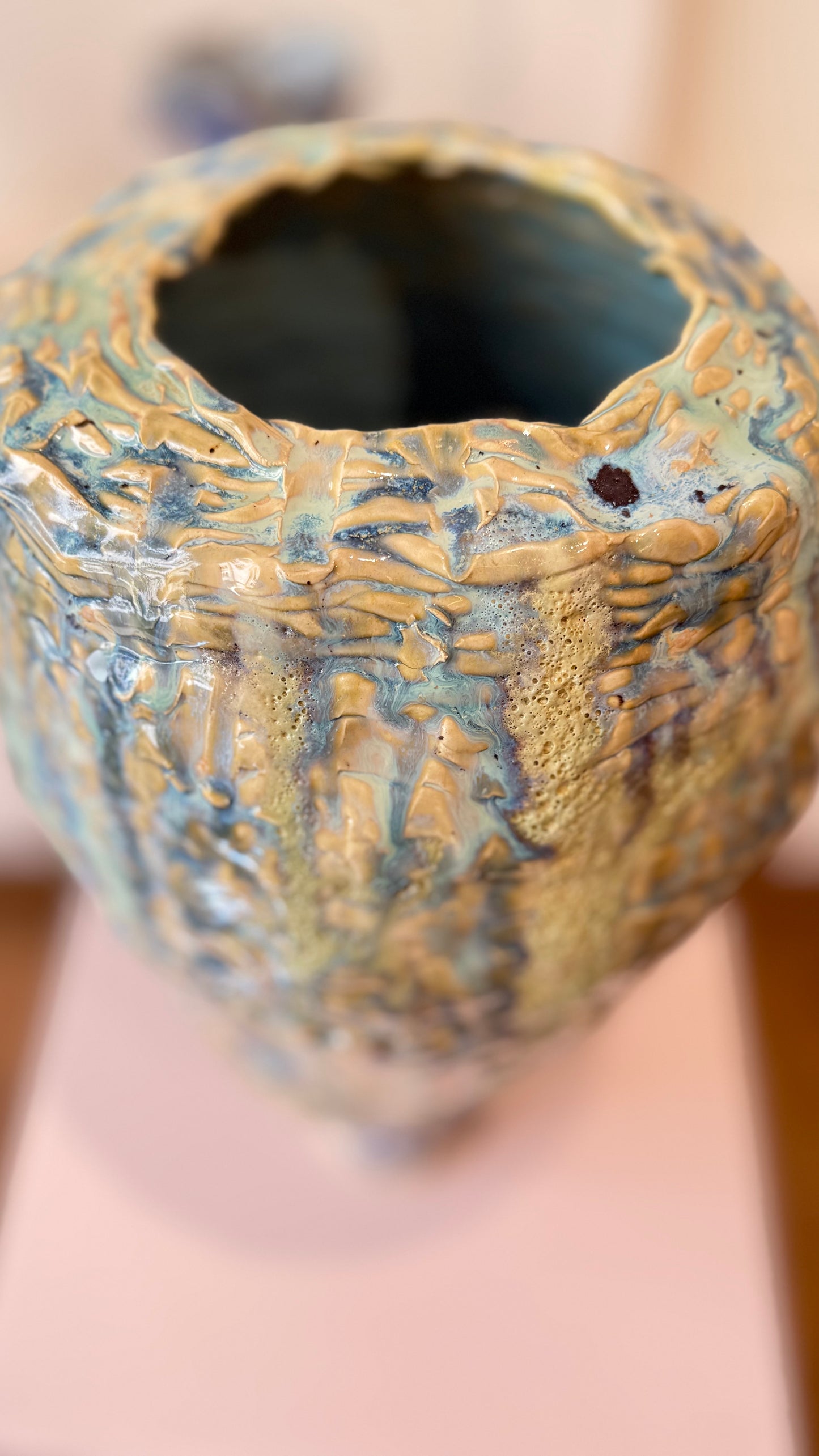 Naive Vessel Tierra Morena in Stoneware