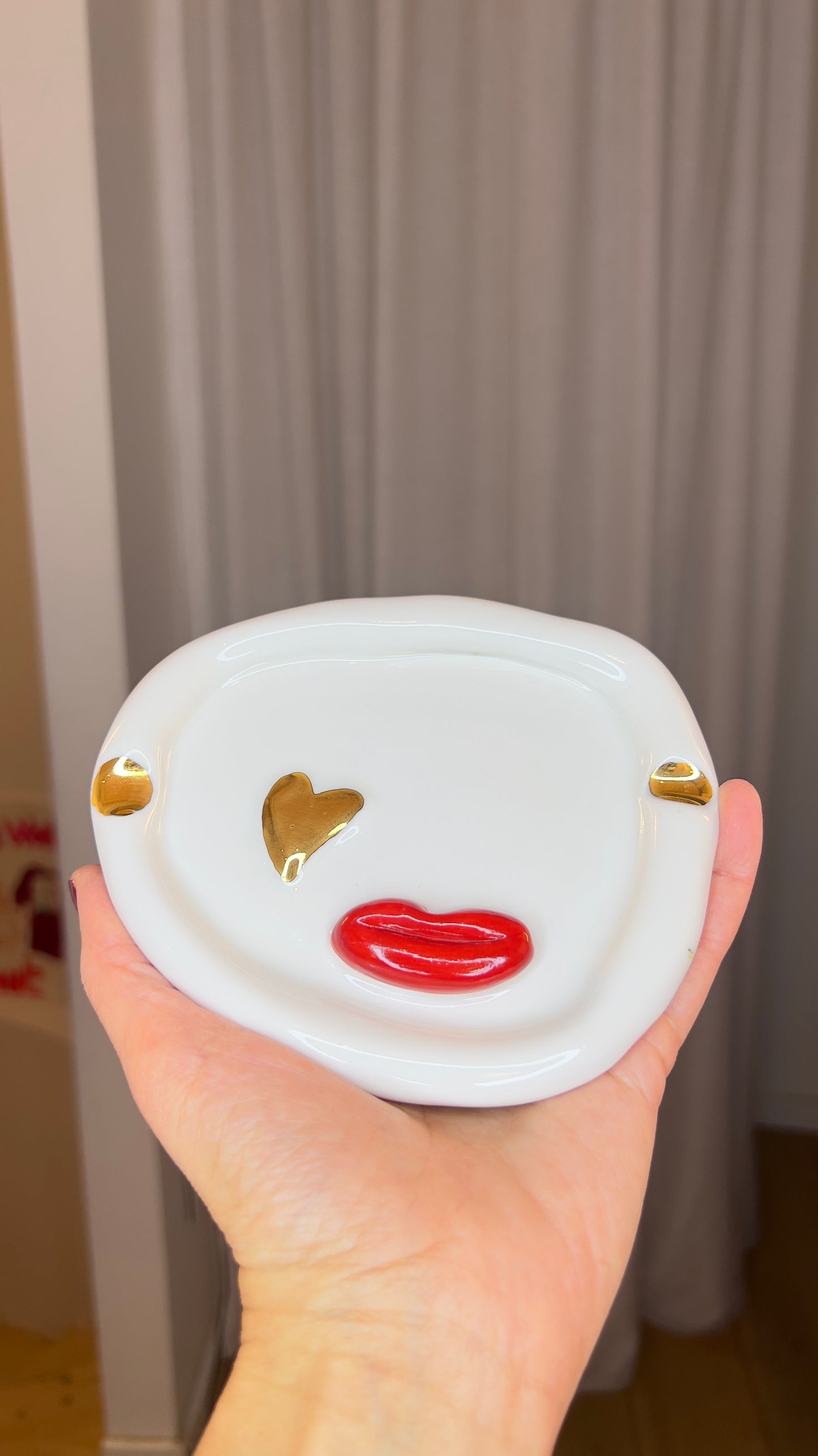 Lips Ashtray in White Porcelain by Hania Jneid