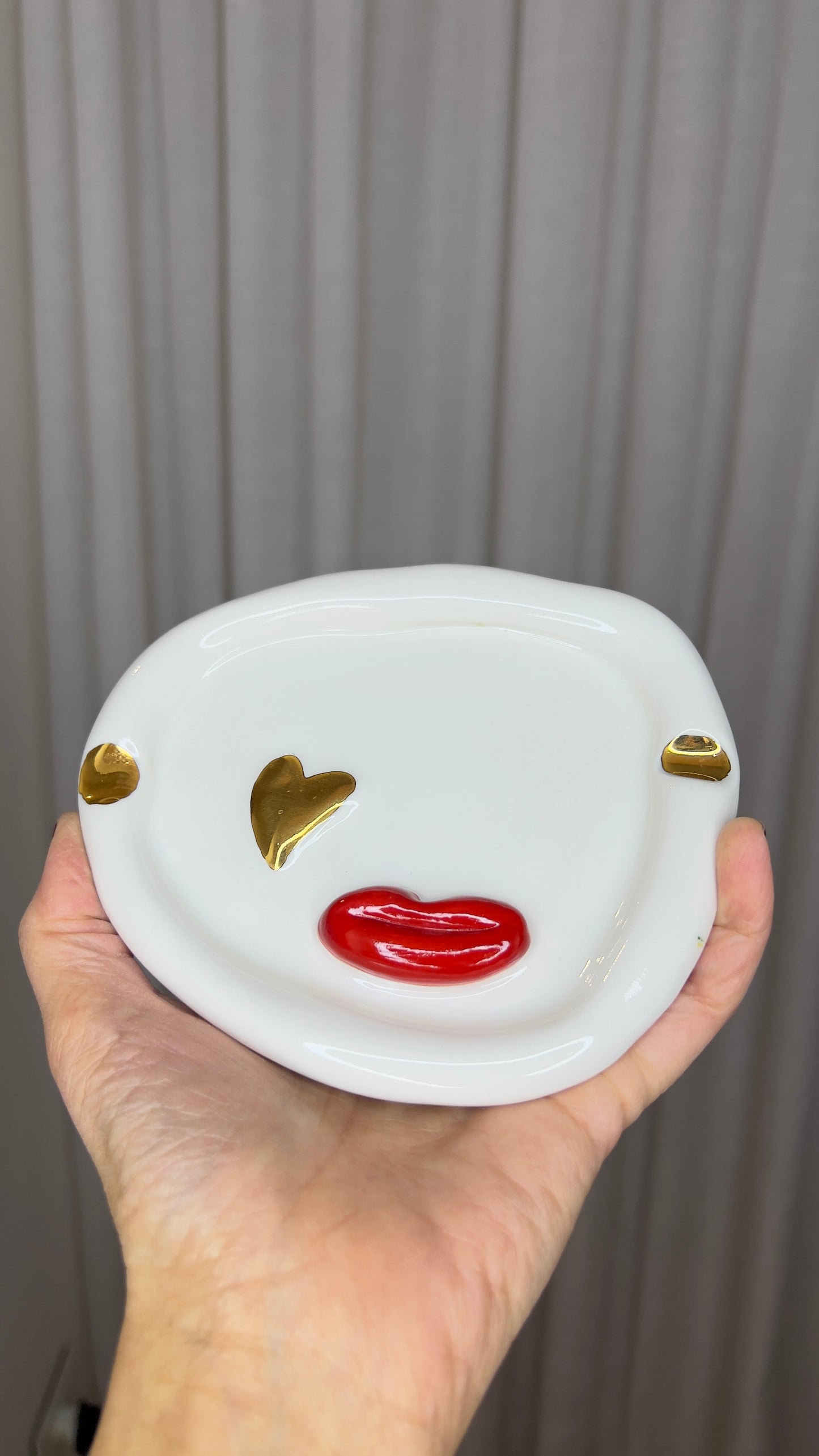 Lips Ashtray in White Porcelain by Hania Jneid