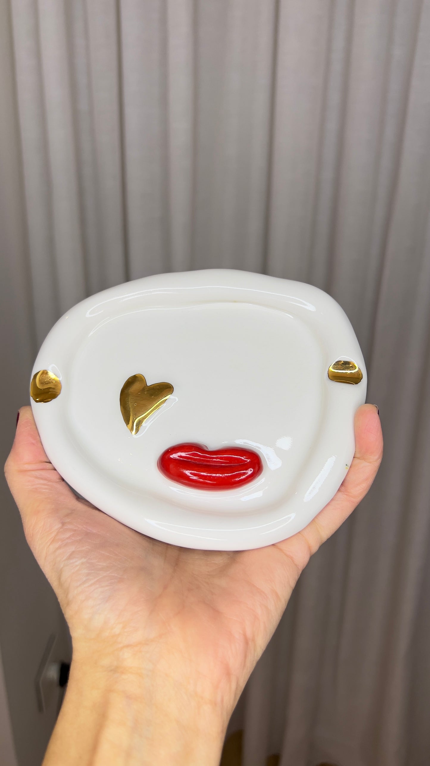 Lips Ashtray in White Porcelain by Hania Jneid